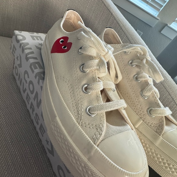 COMME DES GARÇONS PLAY x Converse Sneakers with Red Heart Design - Picture 3 of 5